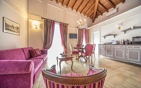 Lady Capulet Apartments